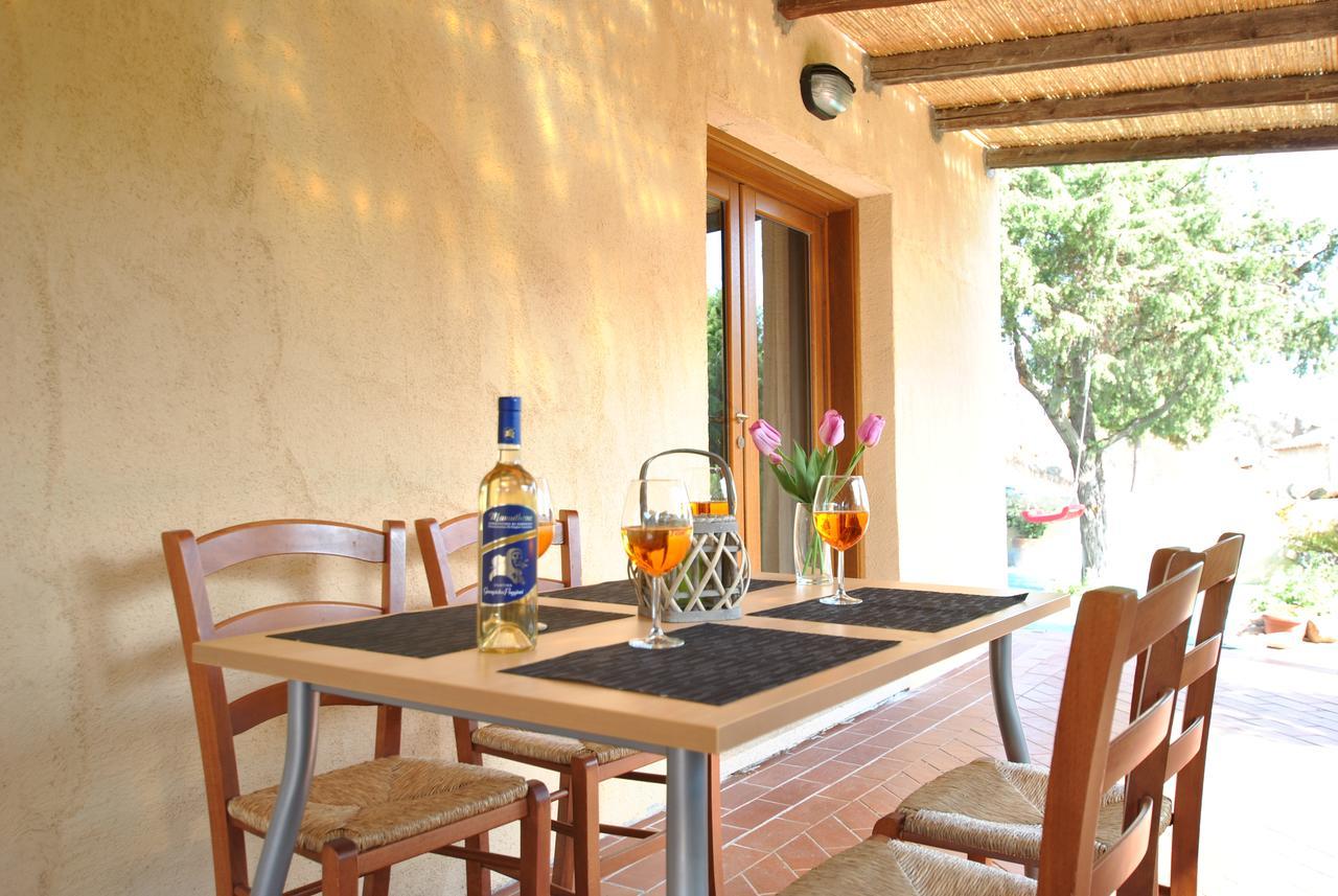Country House Holiday - *